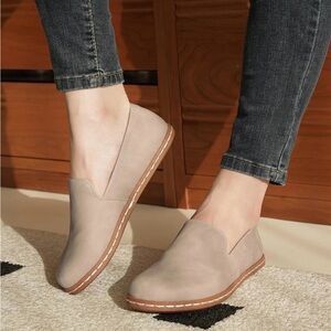 NWT Benassal Women’s Barefoot Shoes, Loafers, Tan/Khaki, size 8